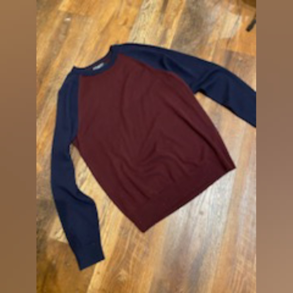 Banana Republic Men's Sweater made with Italian Merino Yarn by Baruffa